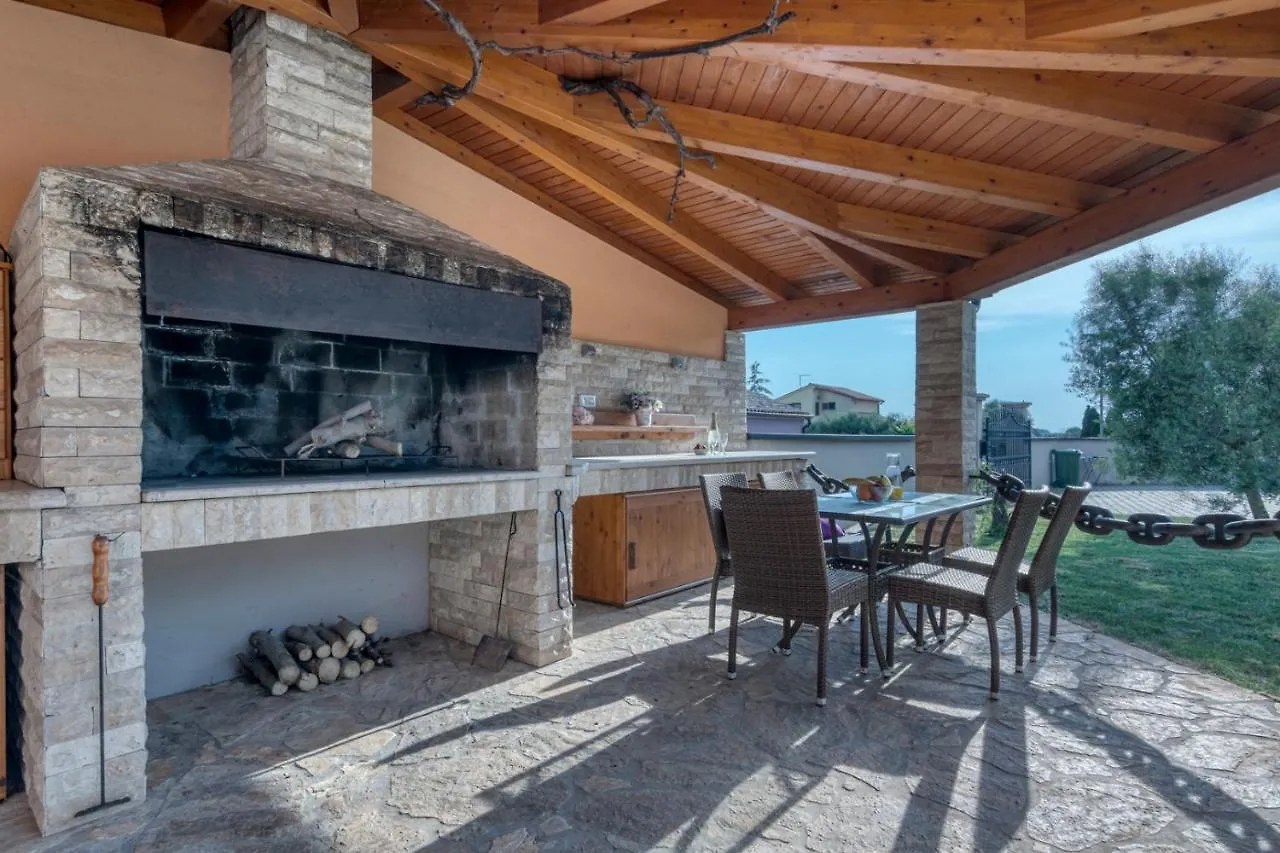 Villa Gracia - Big House, Pool, Bbq, Playground & Table Tennis, Game Room With Billiards & Table Football, Pula, Istria Pola