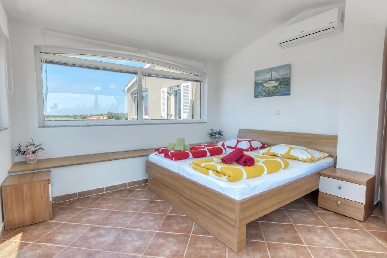 Villa Gracia - Big House, Pool, Bbq, Playground & Table Tennis, Game Room With Billiards & Table Football, Pula, Istria