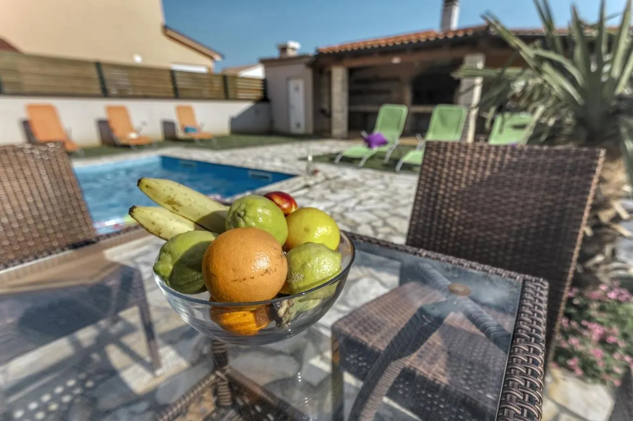 Villa Gracia - Big House, Pool, Bbq, Playground & Table Tennis, Game Room With Billiards & Table Football, Pula, Istria Croazia
