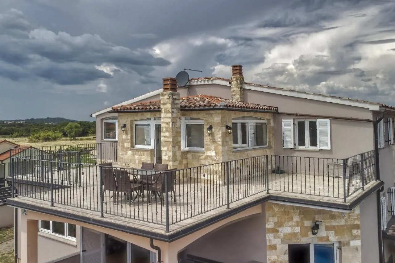 Villa Gracia - Big House, Pool, Bbq, Playground & Table Tennis, Game Room With Billiards & Table Football, Pula, Istria 0*, Pola Croazia