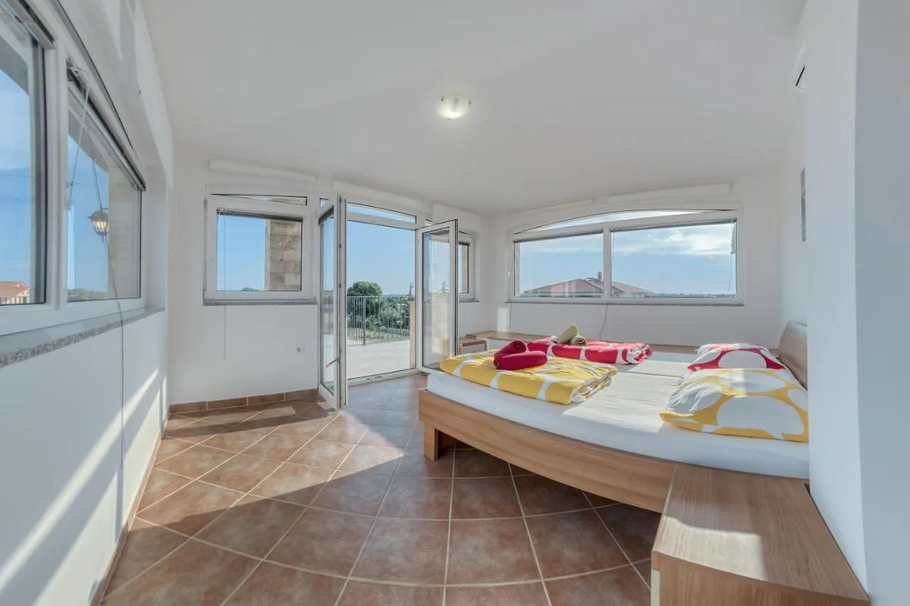 Villa Gracia - Big House, Pool, Bbq, Playground & Table Tennis, Game Room With Billiards & Table Football, Pula, Istria