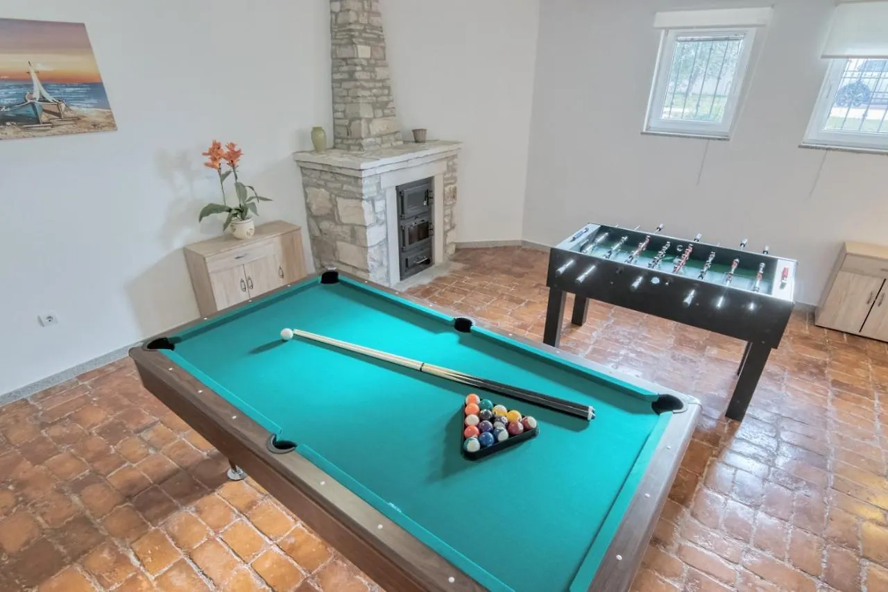 Villa Gracia - Big House, Pool, Bbq, Playground & Table Tennis, Game Room With Billiards & Table Football, Pula, Istria