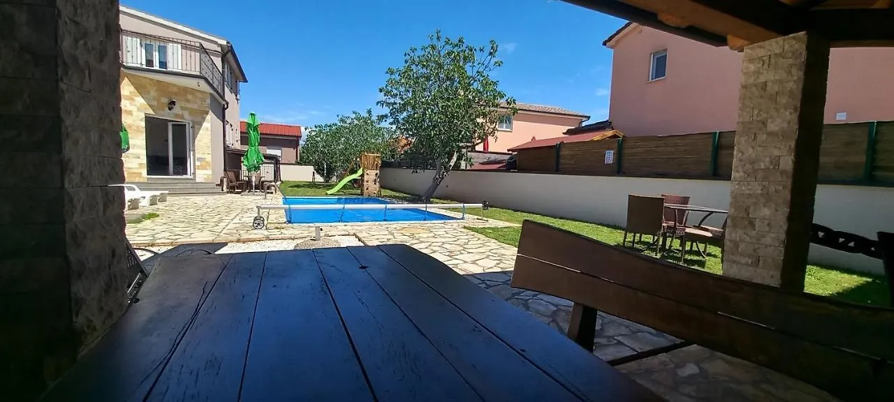Villa Gracia - Big House, Pool, Bbq, Playground & Table Tennis, Game Room With Billiards & Table Football, Pula, Istria 0*, Pola Croazia